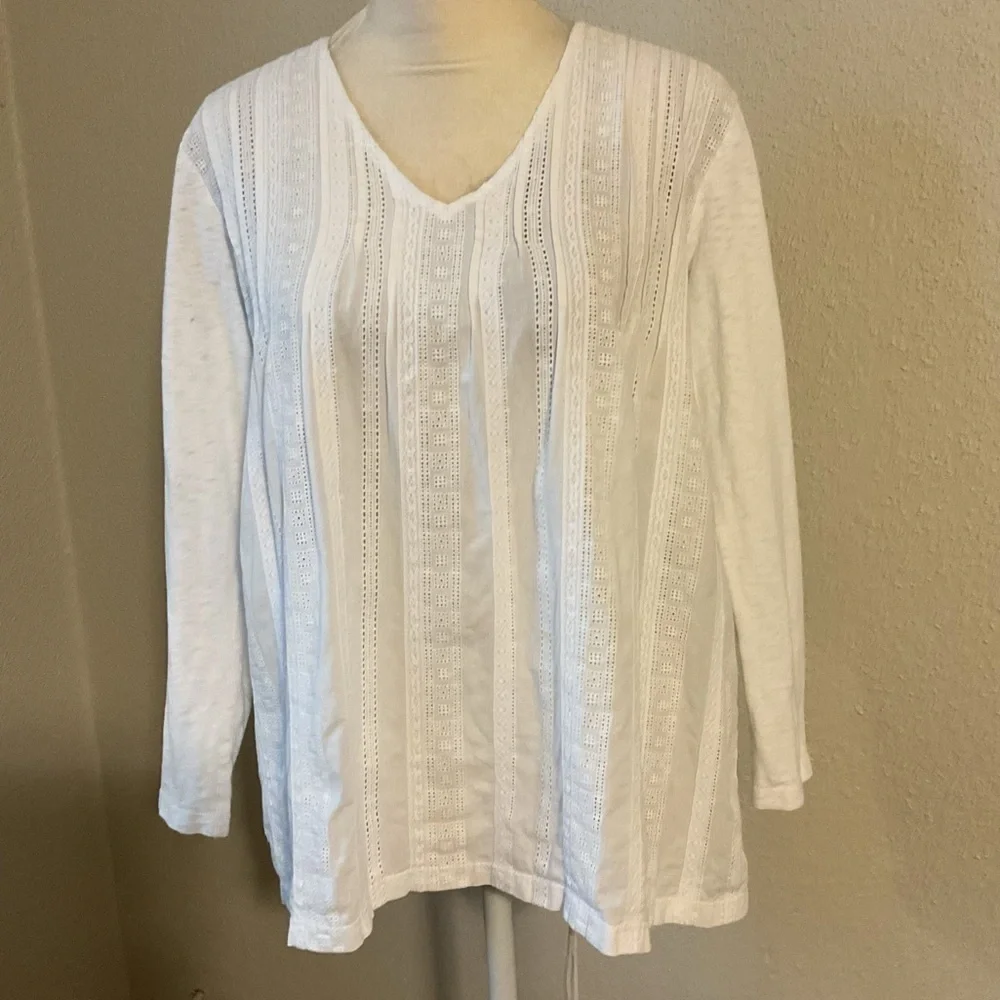 6397 White Eyelet Top Size XS